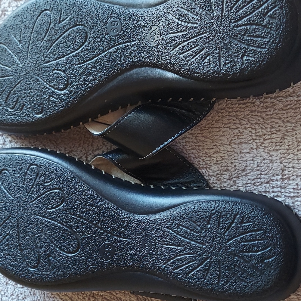 Sandals....size 8.5 - Picture 5 of 6